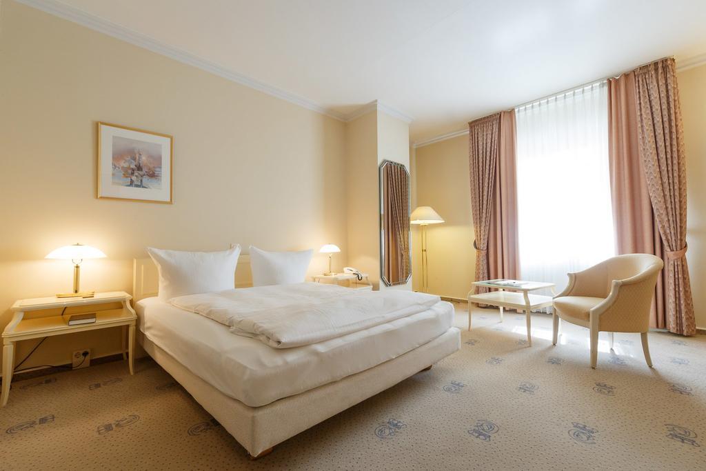 Hotel Erbprinz & Restaurant "Prinzenstube" Ludwigslust Εξωτερικό φωτογραφία